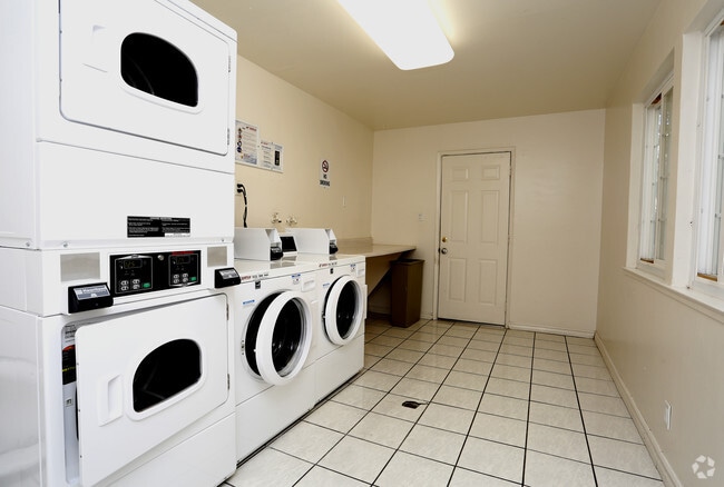 Laundry Facility - Sequoyah I Apartments