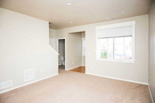 Photo - 532 Walhalla Ct