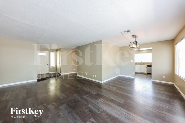 Photo - 2915 W Danbury Dr