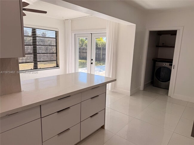 2818 Bahama Dr