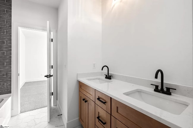 Photo - 112 Lepak Ln