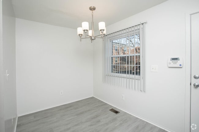3BR, 2.5BA - 1,400 SF