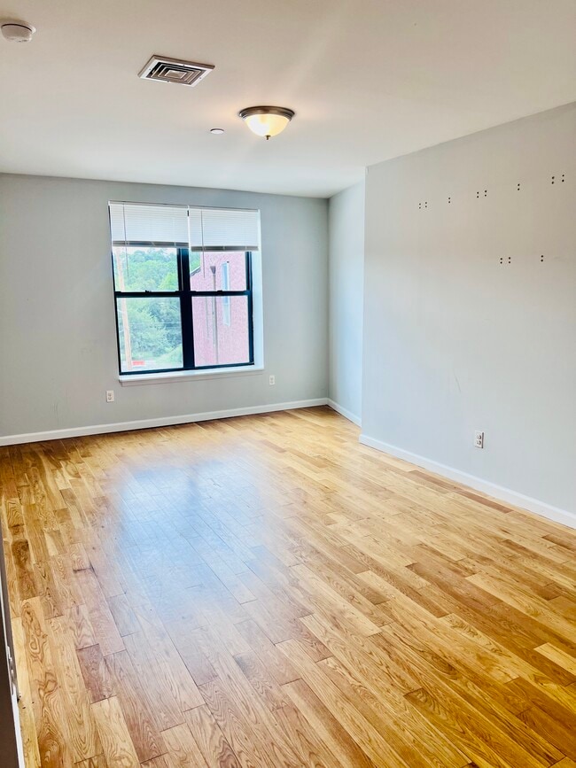Photo - 143 Main St Apartments Unit 3E
