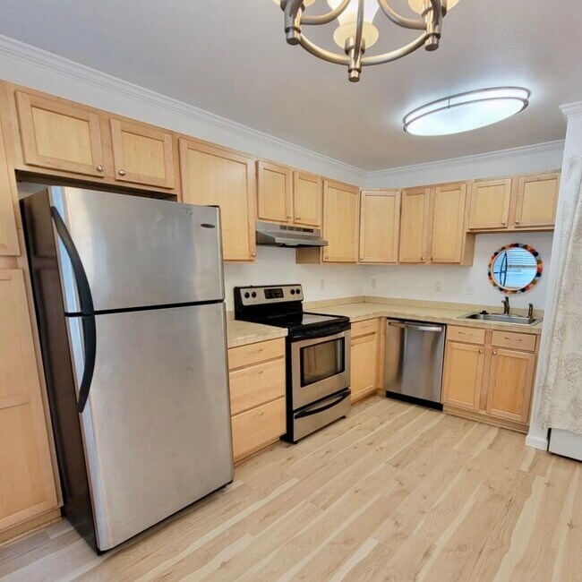 Photo - 7023 N Burlington Ave Unit 6