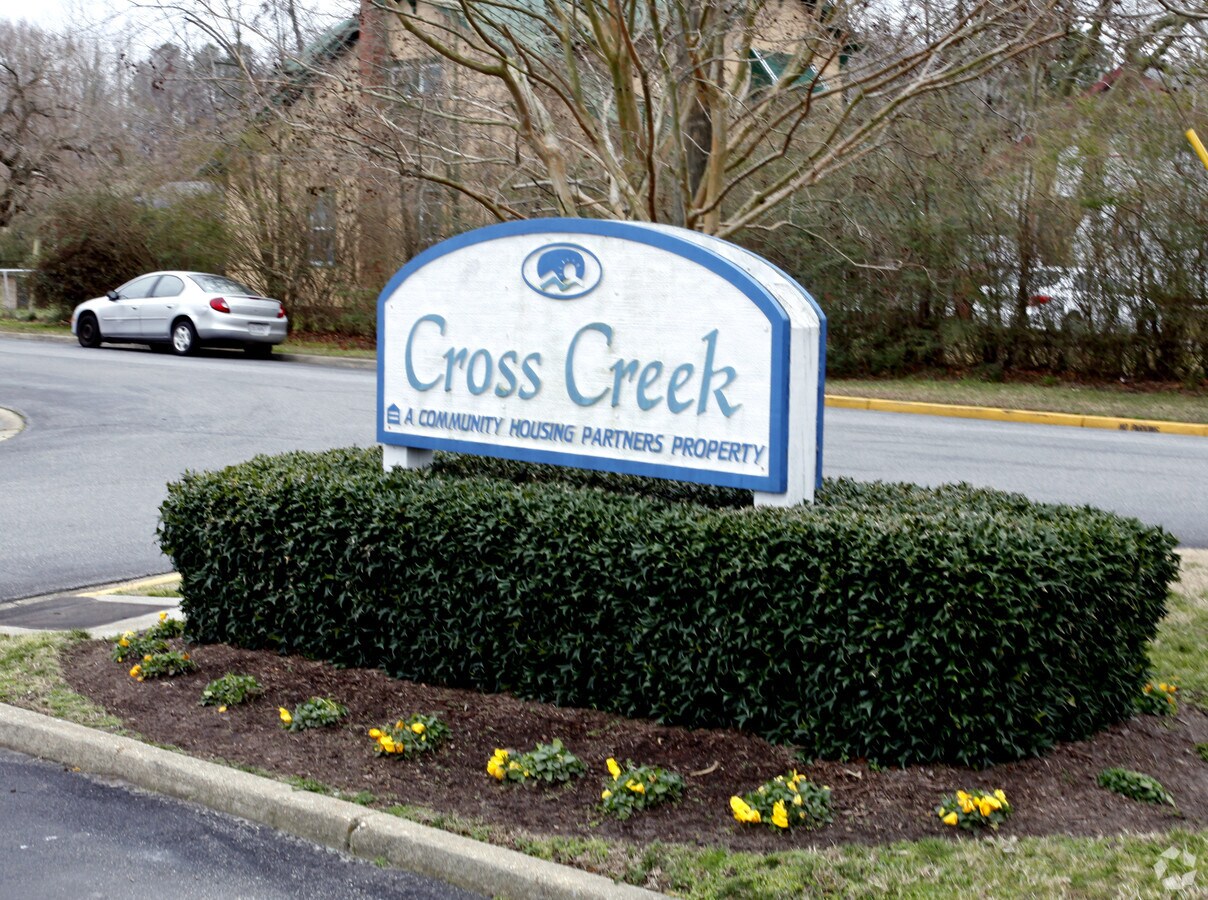 Photo - Cross Creek Apartments