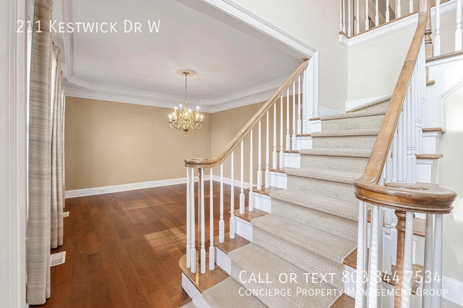 Photo - 211 Kestwick Dr W