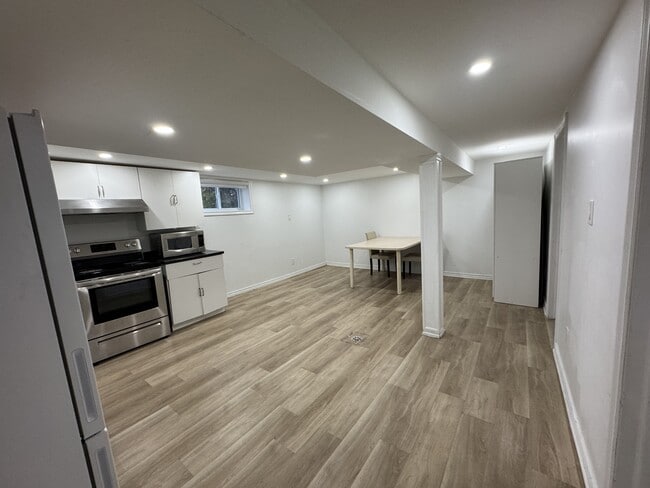 Photo - 42 Bloomfield Ave Unité LOWER