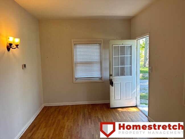 Charming Two Bedroom Home Coming Available... - Charming Two Bedroom Home Coming Available...