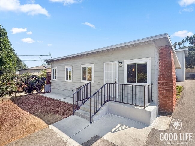 Building Photo - N Citrus Ave Unit 523 (Main House)