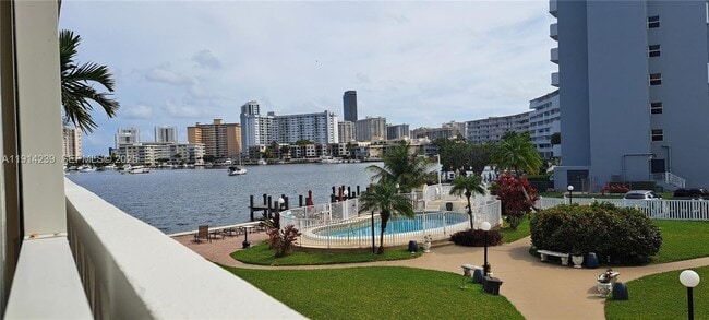 Building Photo - 450 Golden Isles Dr Unit 2B