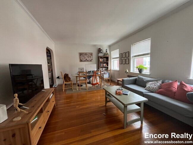 20 Fairbanks St Unit 8