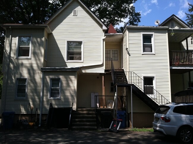 rear of house - 19 Essex Ave Unit 1