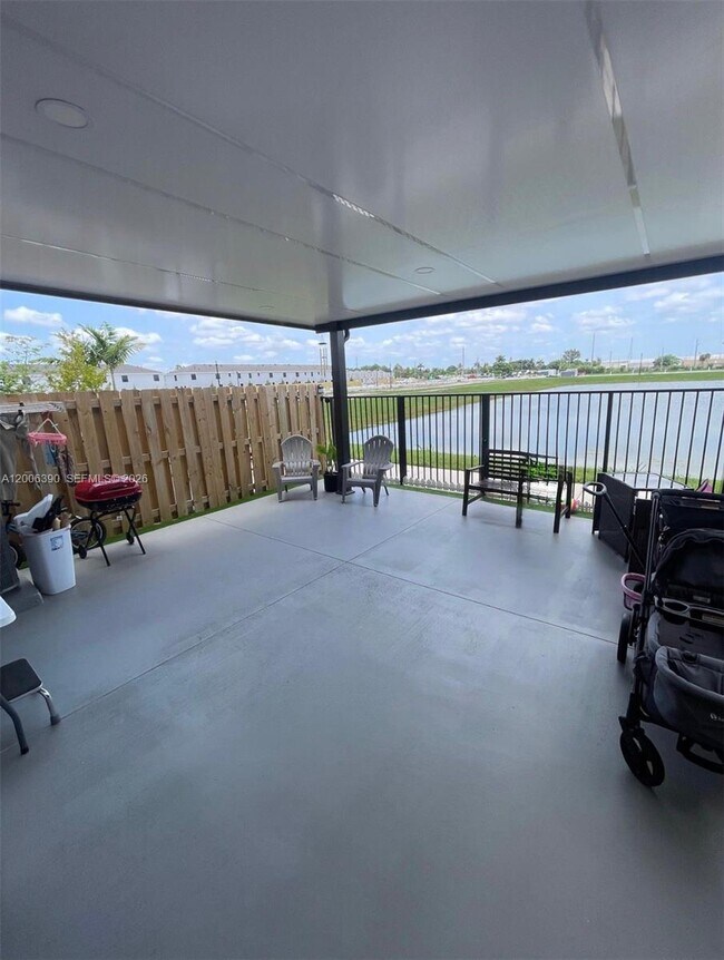 Photo - 441 NE 13th St