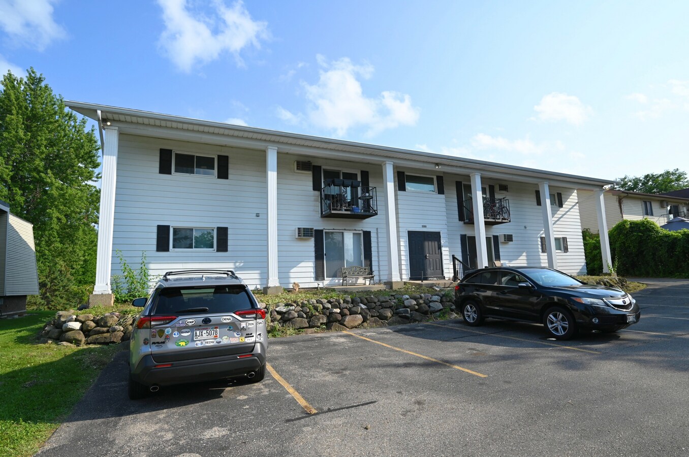 Photo - Guilford Apartments