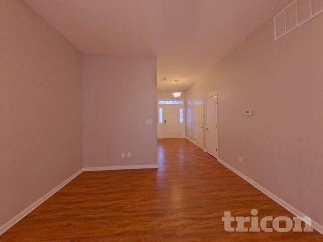 Photo - 8523 Lockerbie Ln