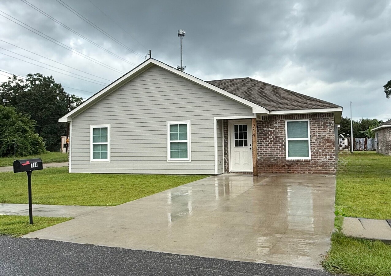 Photo - 714 Huval St