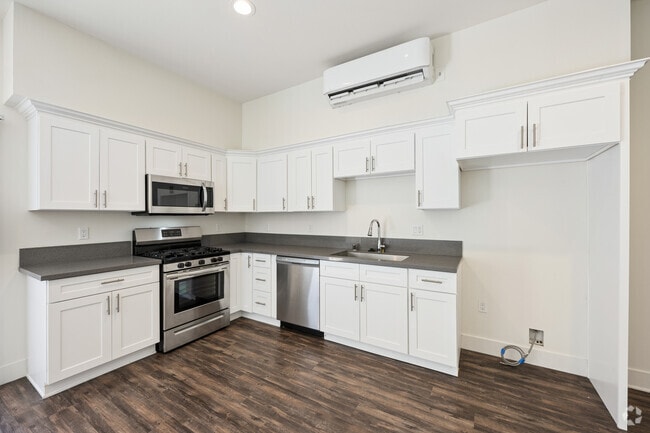 1BR, 1BA - 800SF - Kitchen