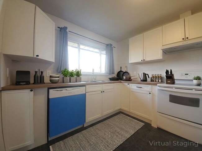 Building Photo - 22 Hyde Park Av Unit A