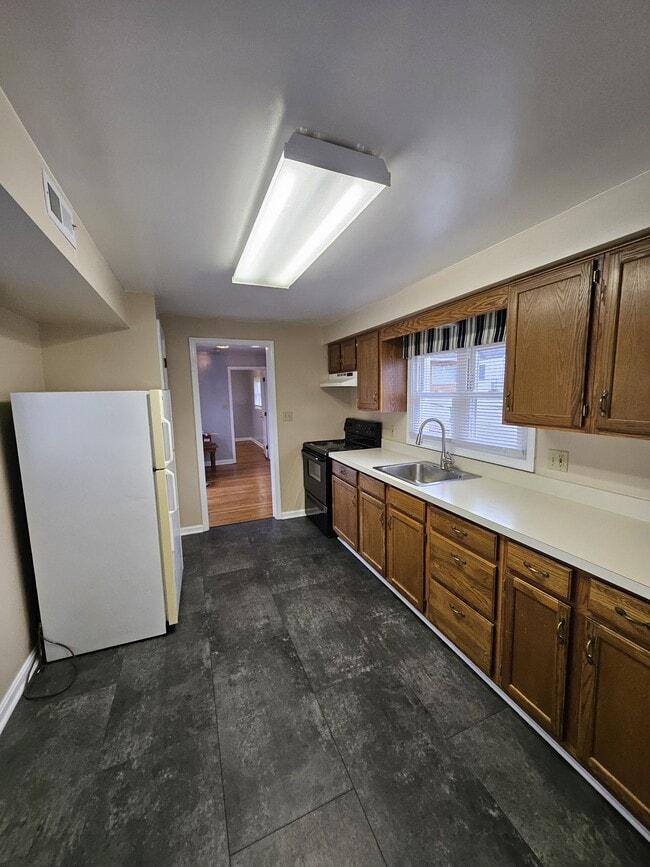 Photo - 208 E Main St