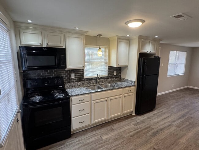 Photo - 129 Hamilton Ct