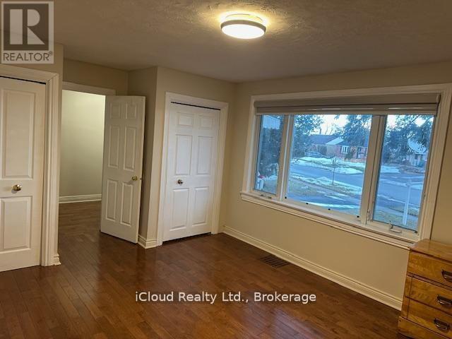 Photo - 38 Kawartha Ave