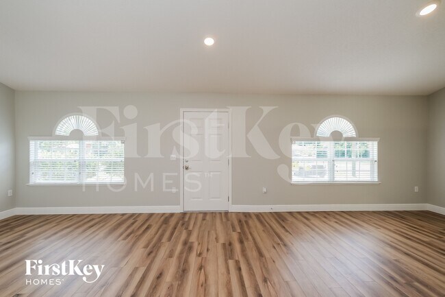 Photo - 6301 Newmark St