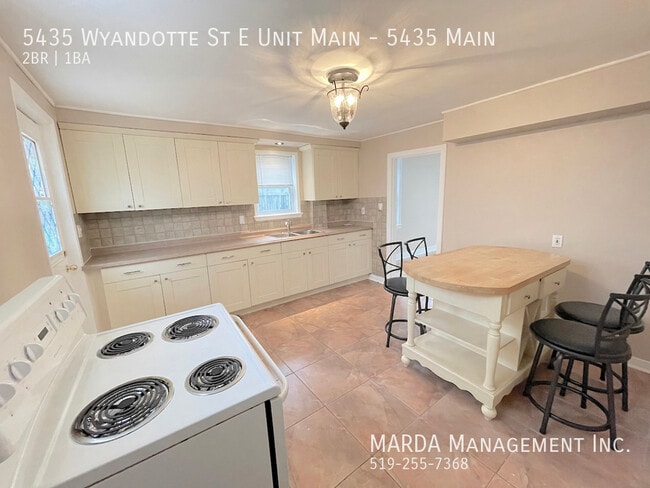 Building Photo - CHIC 2-BEDROOM/1BATH MAIN APARTMENT IN OLDE RIVERSIDE + HYDRO AND GAS Unit 5435 Main