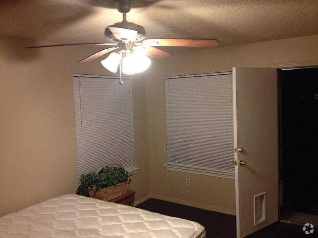 Building Photo - 1321 Garden Path Dr Unit 1 Rental