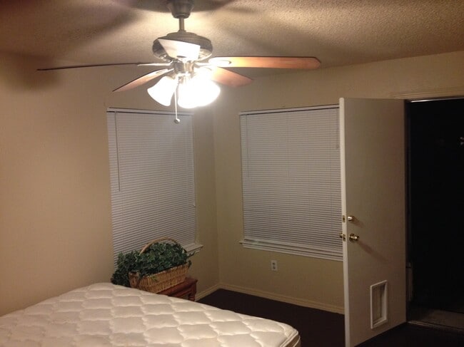 Building Photo - 1321 Garden Path Dr Unit 1 Rental