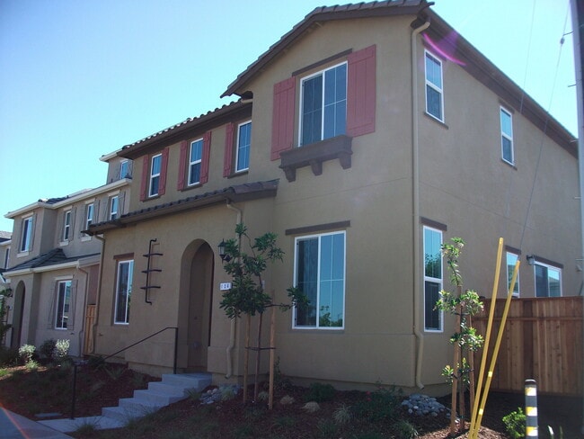 Building Photo - Newly Constructed Townhome for rent in Campbell