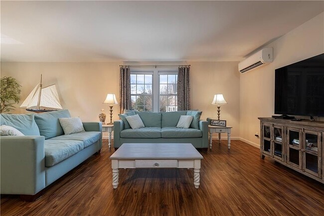 living room - 14 Clinton Ave Unit 4