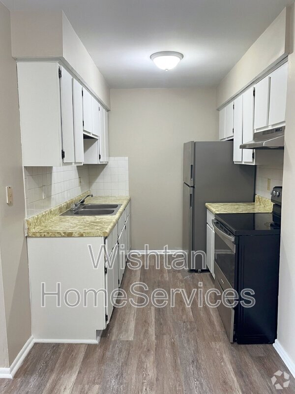 Building Photo - 203 Charleston Blvd Unit Apt 1