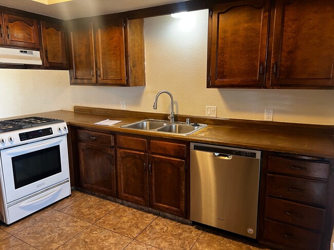 Photo - 1823 W Whitendale Ave