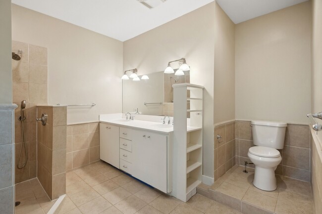 Photo - 2078 Linden Ave