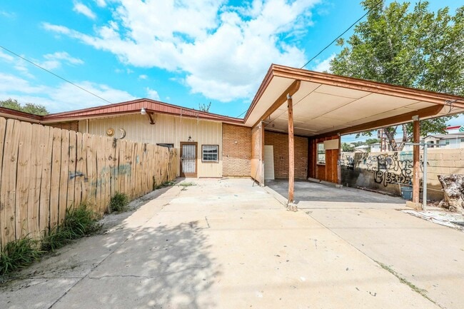 Photo - 2718 E Price St