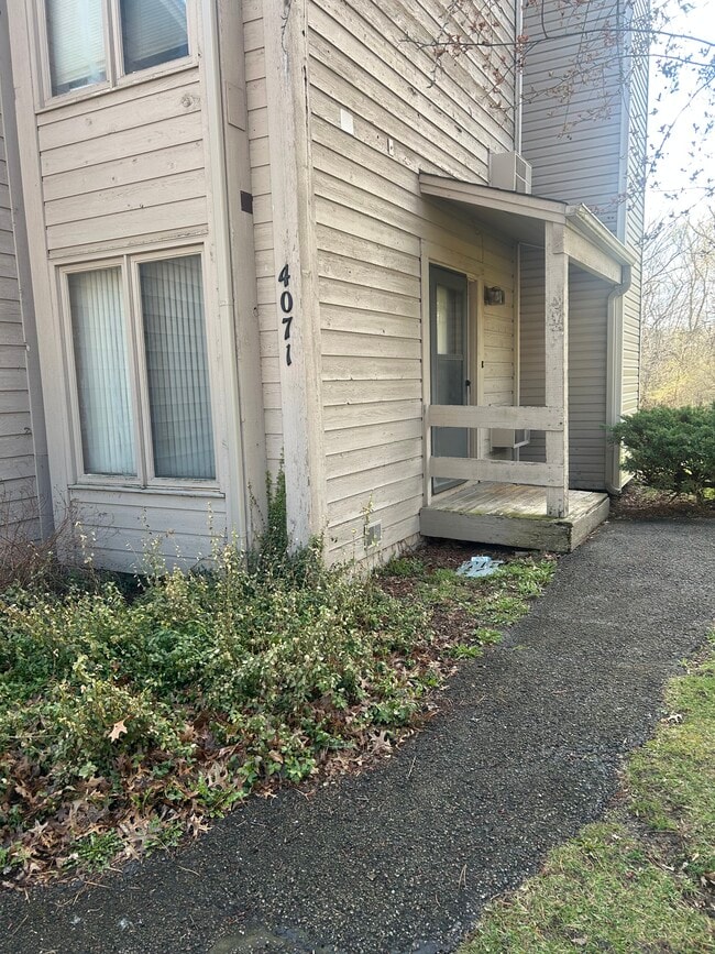 Building Photo - 4071 Applewood Ln Unit 4071