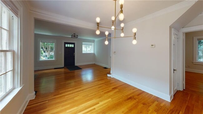 Photo - 972 Cumberland Rd NE