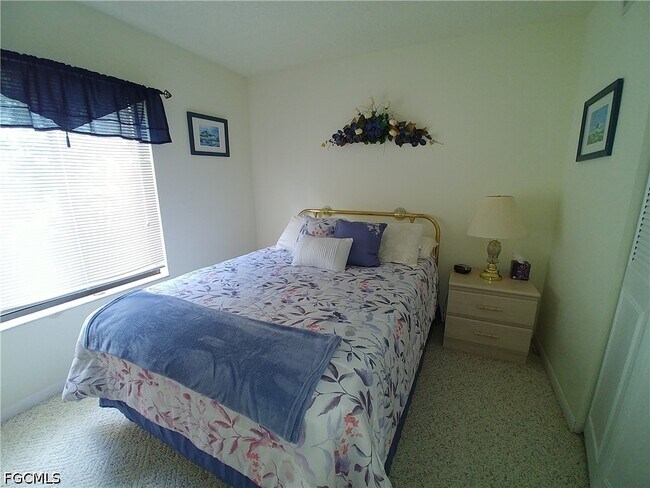 Building Photo - 9650 Green Cypress Ln Unit 5