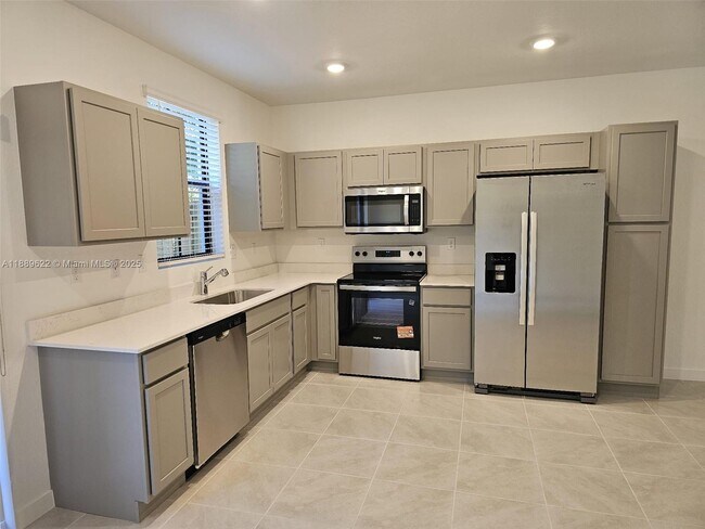 Photo - 1533 NE 3rd Ave
