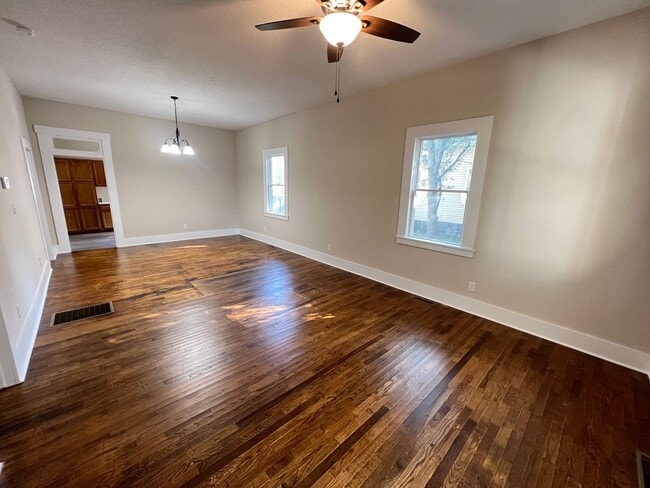 Photo - 3 Bed 1 Bath For Rent - Springfield