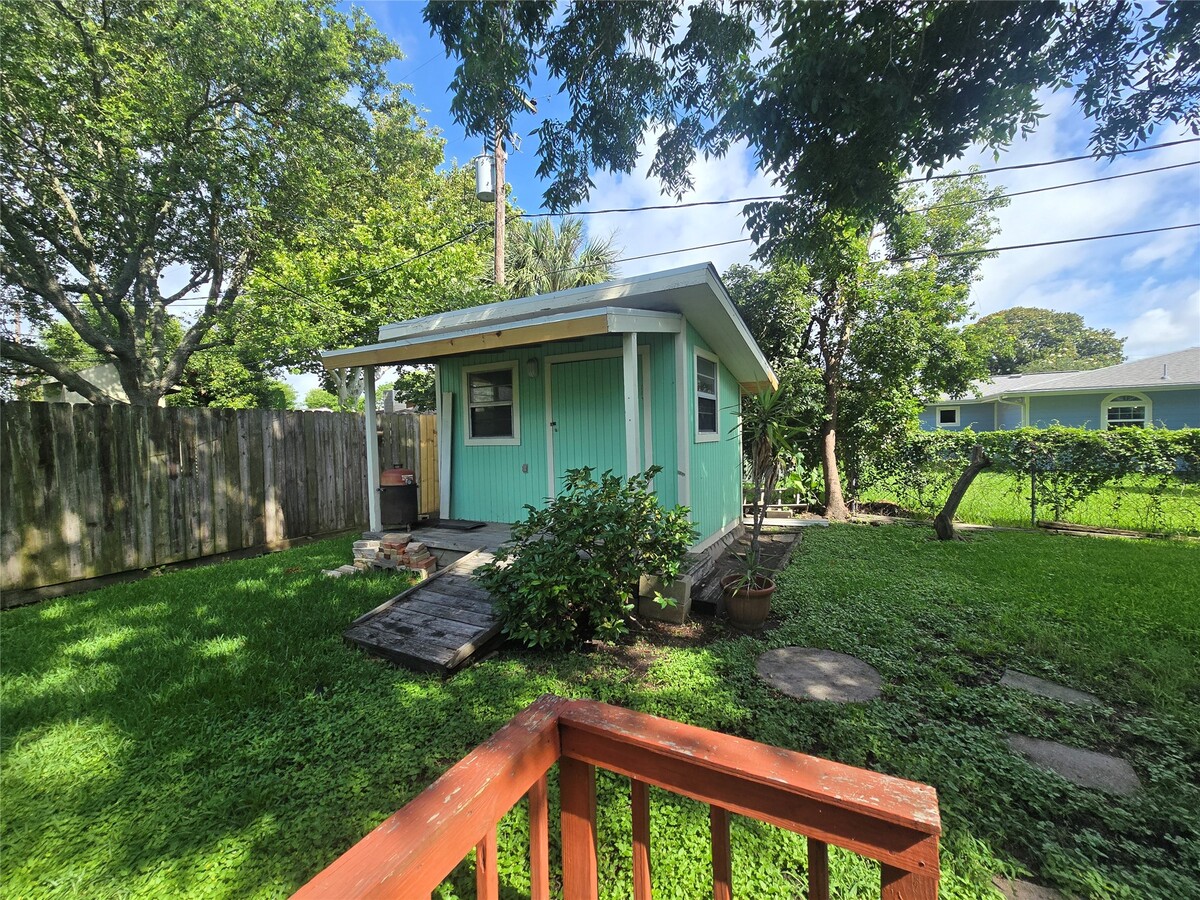 Photo - 308 Mackeral St