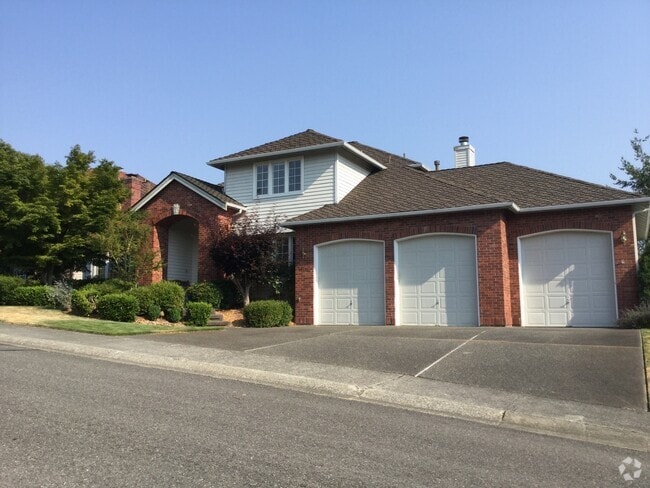 Building Photo - RARE OPPORTUNITY - 4 beds and 2.5 bath in ... Rental