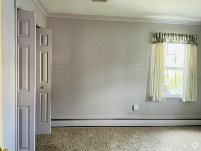 Building Photo - "Charming 3-Bedroom Home with 2 Full Baths...