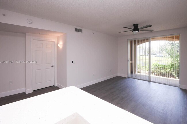 Photo - 8050 N Nob Hill Rd Unidad 106