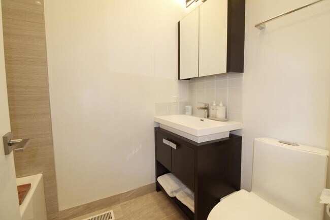 Photo - 2 bedroom in Chicago IL 60622 Unit 2R