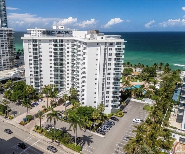 Building Photo - 3001 S Ocean Dr Unit 1039 Rental