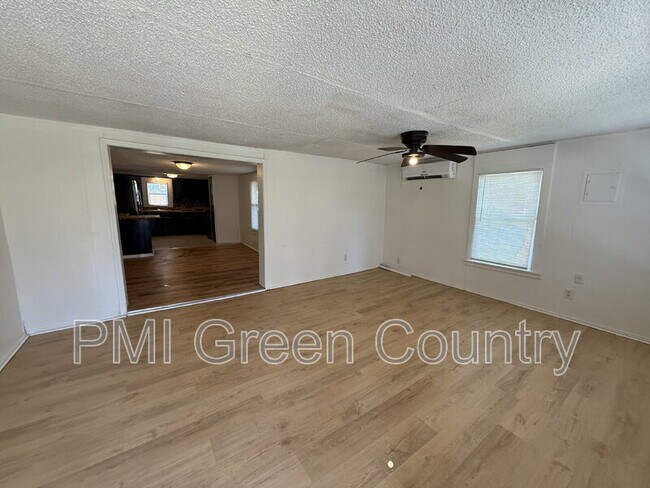 Photo - 209 W Magnolia St