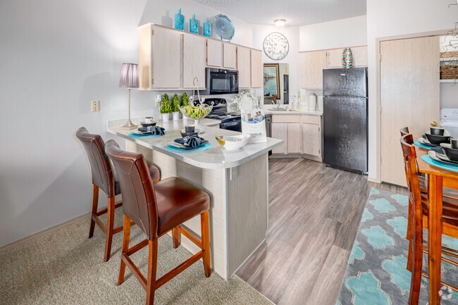 Custom - 2BR, 2BA - 987SF - Kitchen