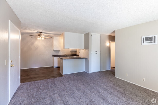 2BR, 1BA - 850SF