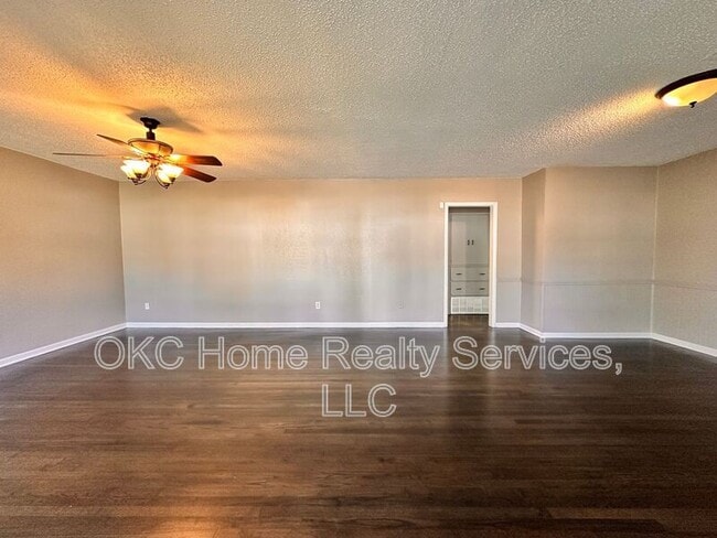Photo - 234 W Thatcher St